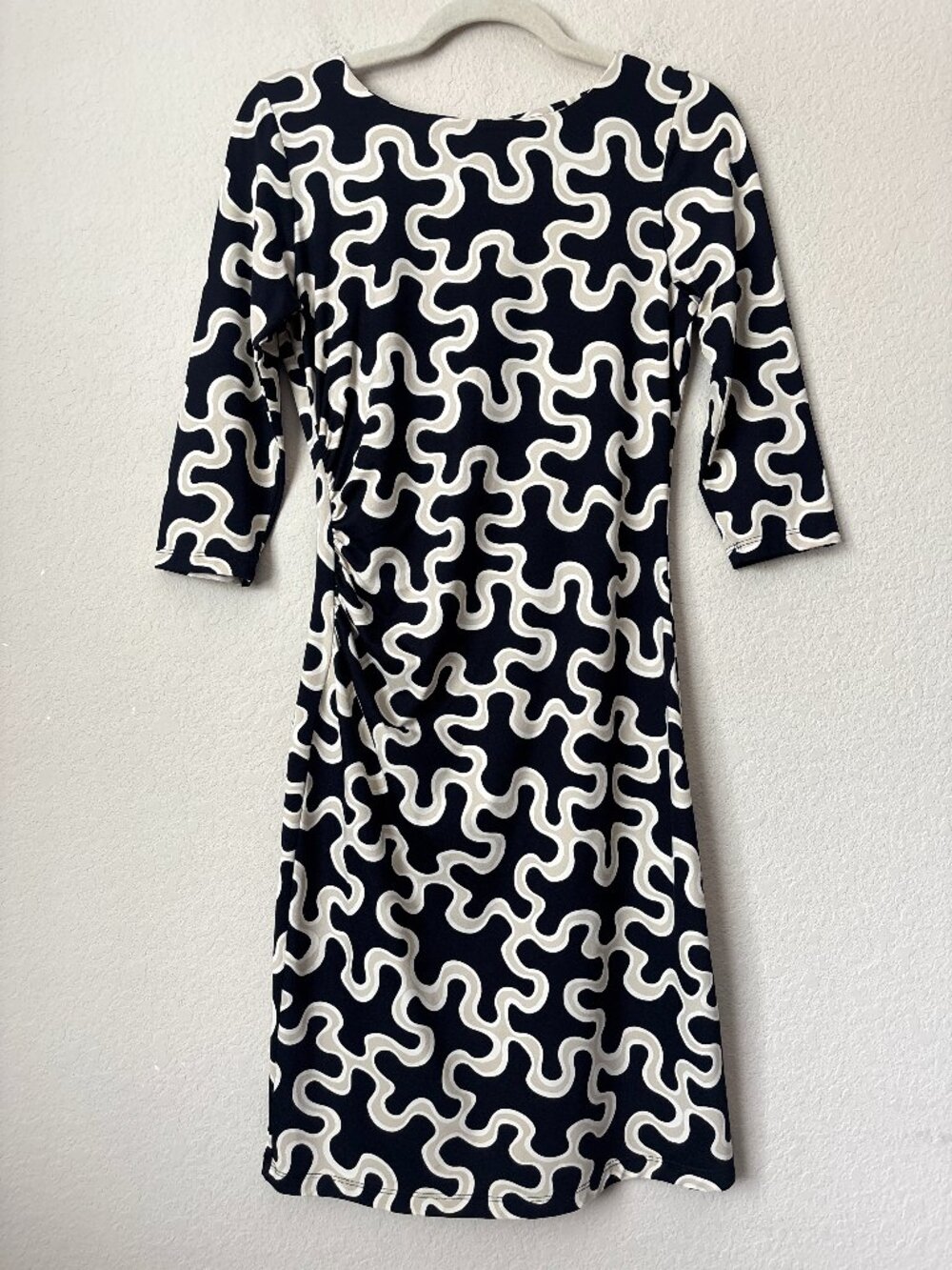 J. McLaughlin Catalina Cloth Flattering Ruched Side Sheath Dress